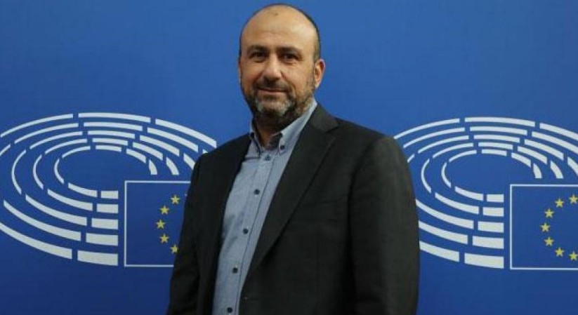 Παπαδάκης: Κατώτερη των περιστάσεων η Ευρωπαϊκή Επιτροπή για Σενέρ Λεβέντ